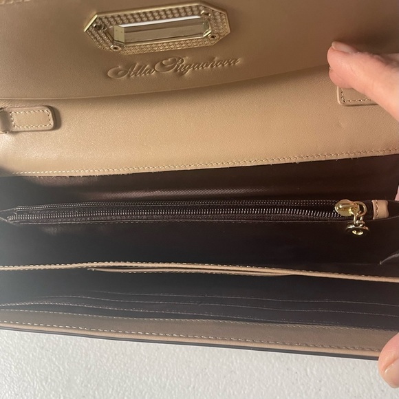 Atla Rigachava Clutch Wallet - Picture 5 of 5